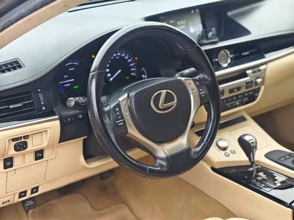 Lexus ES 2014 300h Elite Edition фото 11