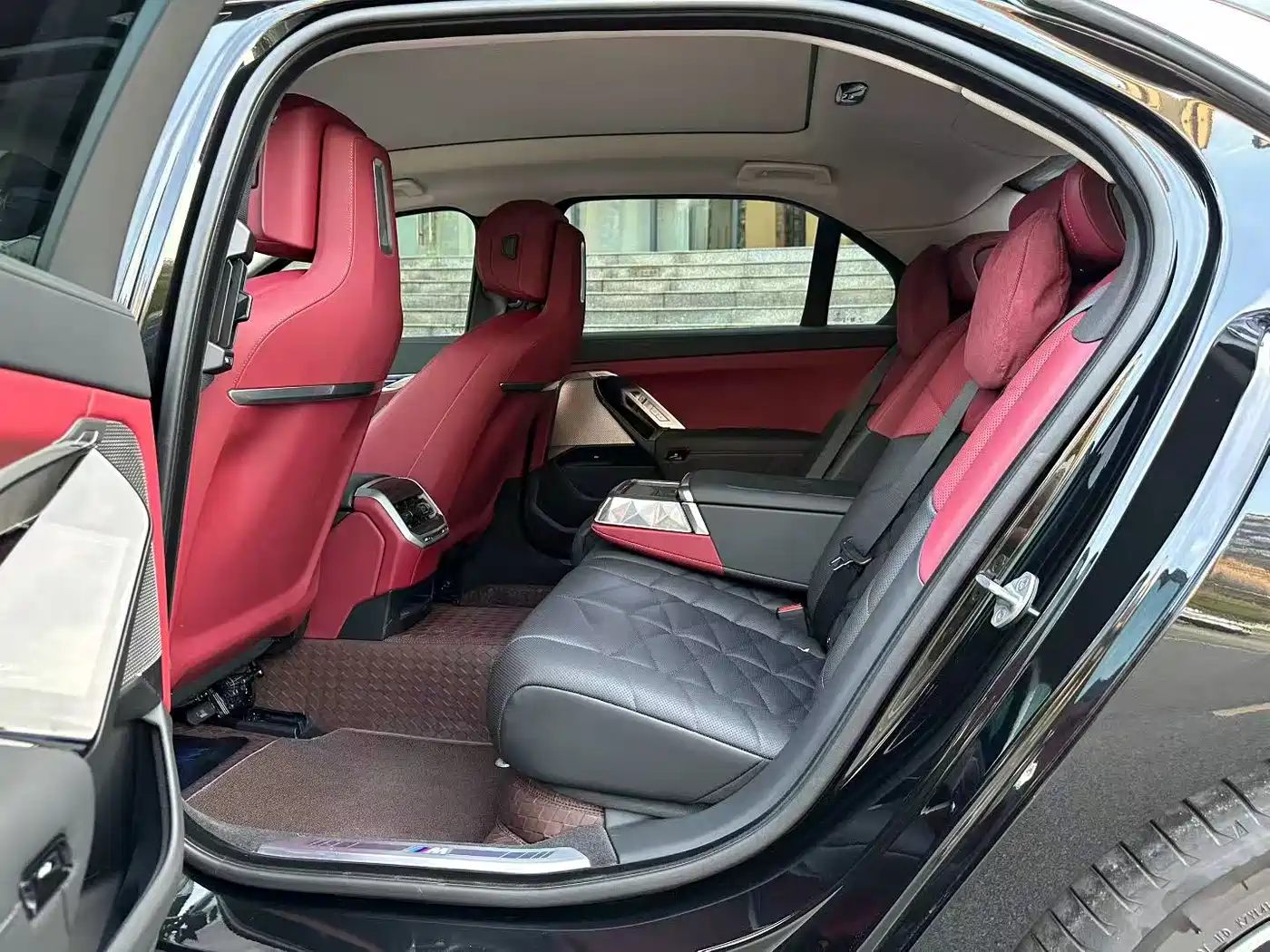 BMW 7 Series 2023 Model 735Li M Sport Package фото 5