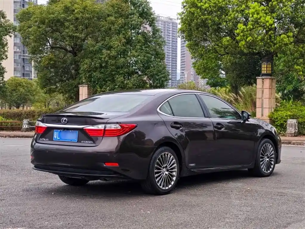 Lexus ES 2014 300h Elite Edition фото 8