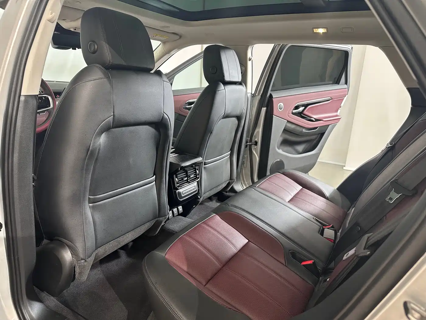 Land Rover Range Rover Evoque 2023 Range Rover Evoque L 249PS Luxury Edition фото 15