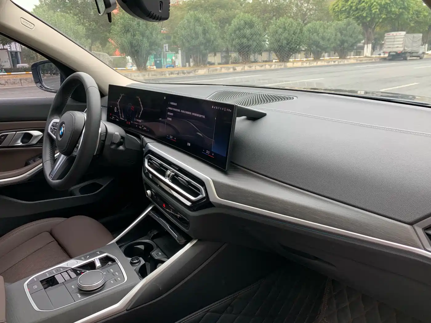 BMW 3 Series 2024 325i M Sport Package фото 27