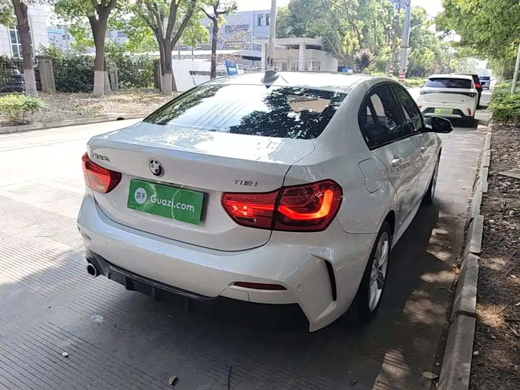 BMW 1 Series 2019 118i M Sport Package фото 7