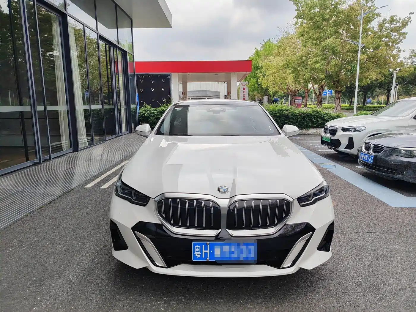 BMW 5 Series 2025 530Li Premium M Sport Package фото 2