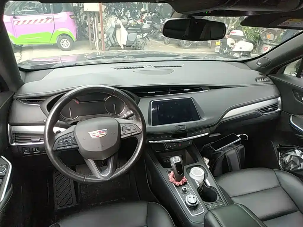 Cadillac XT4 2019 2018 28T FWD Leading Edition
