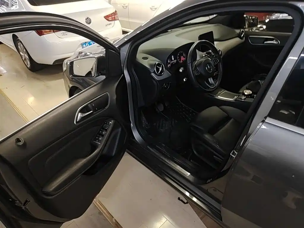 Mercedes-Benz B-Class 2017 B 200 Dynamic фото 12