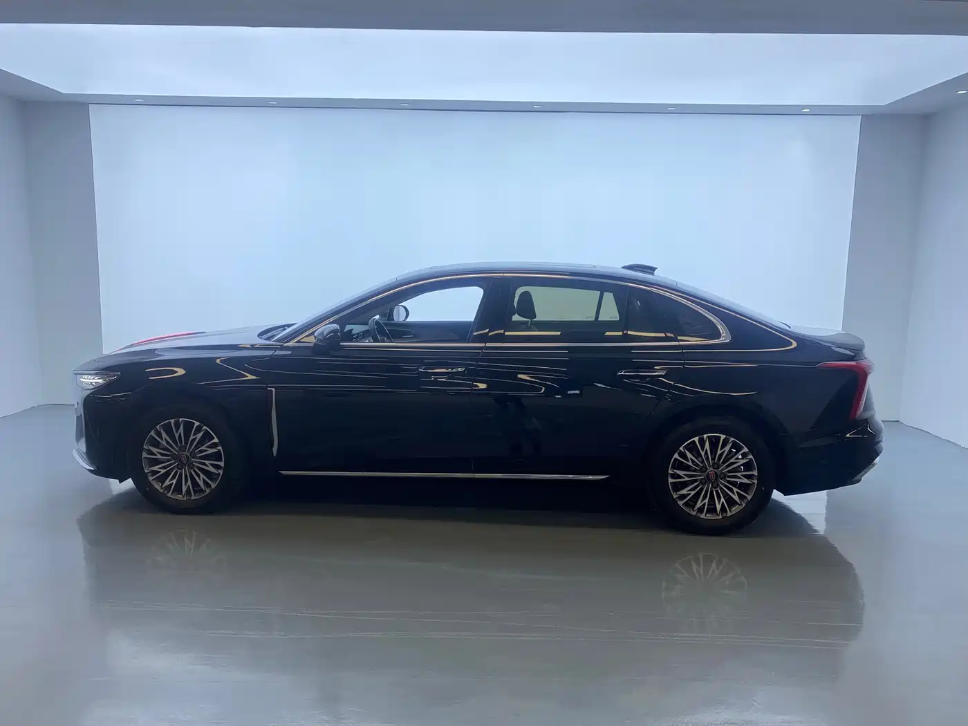 Hongqi H5 2025 1.5T DCT Flag Rhythm 500,000 Units Memorial Edition фото 4