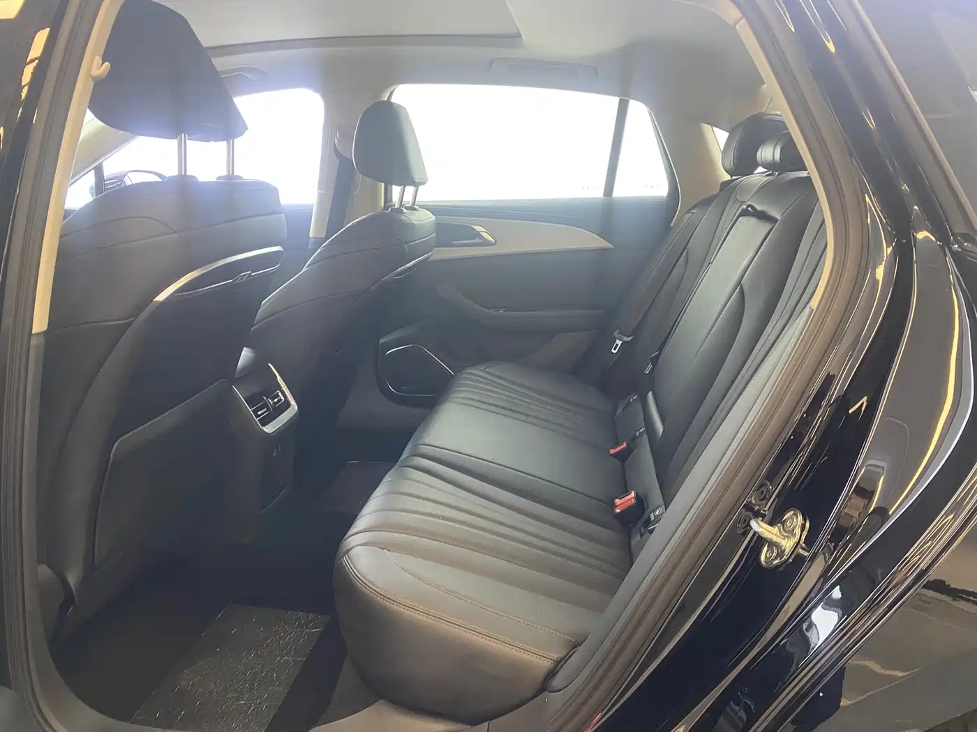 Hongqi H5 2025 1.5T DCT Flag Rhythm 500,000 Units Memorial Edition фото 7
