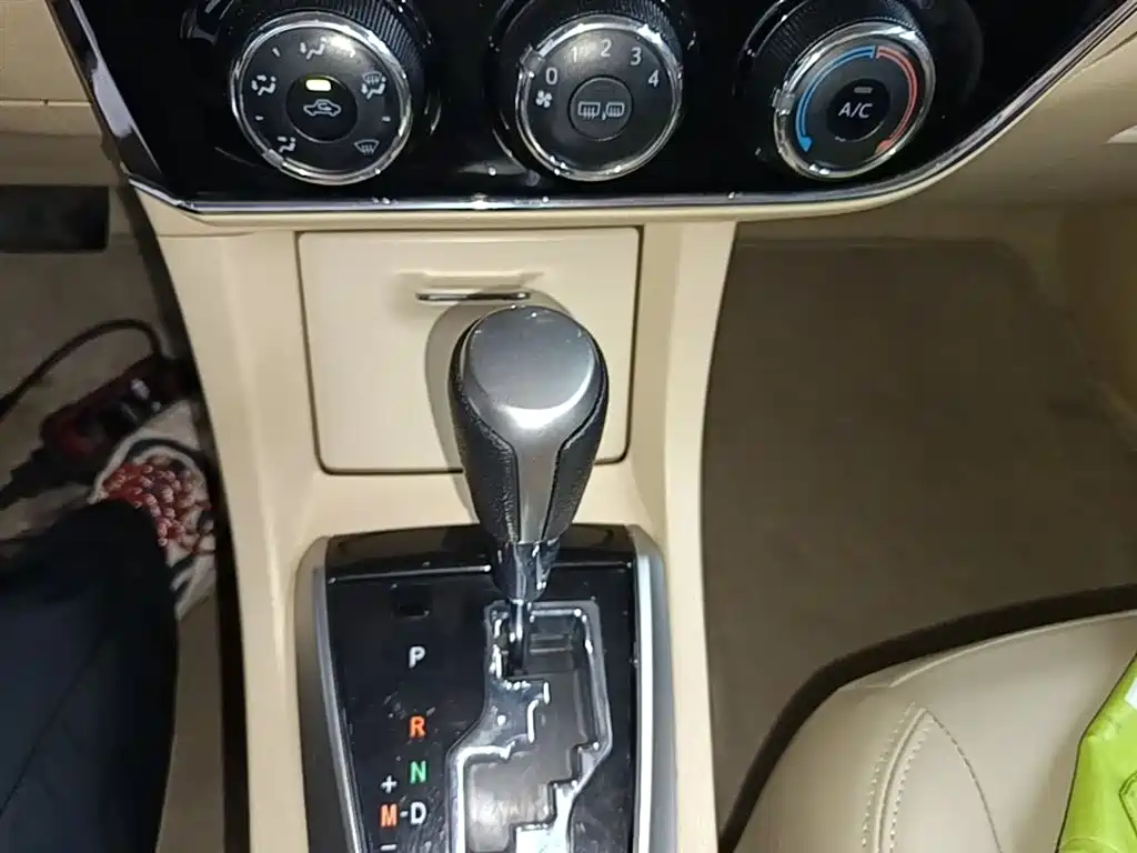 Toyota Corolla 2017 1.6L CVT GL фото 14
