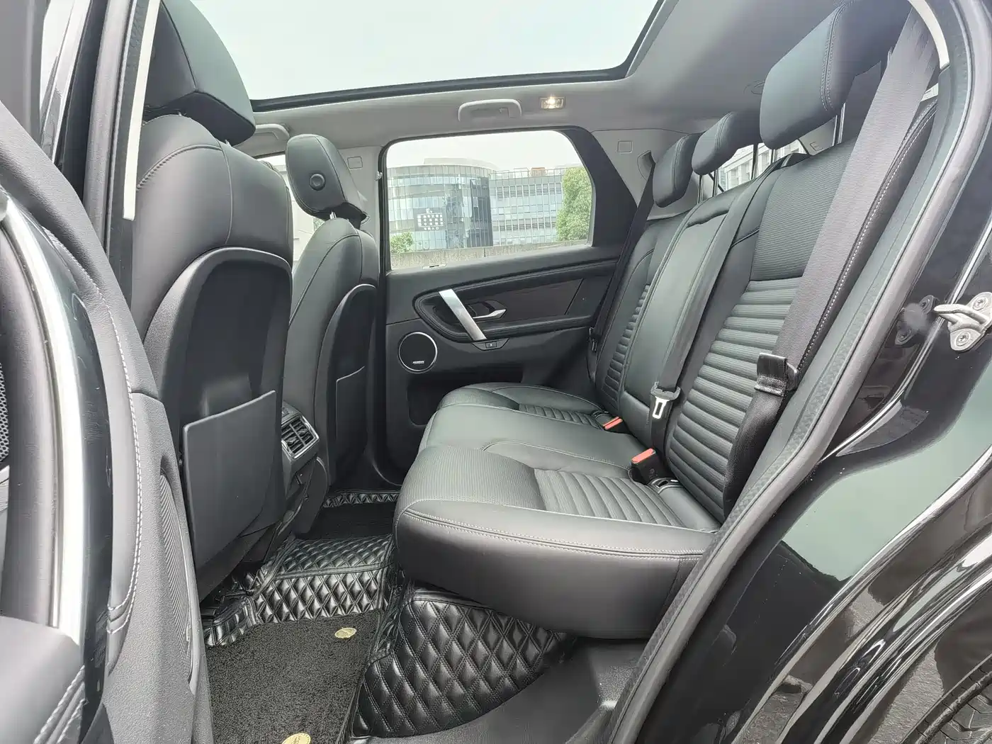 Land Rover Discovery Sport 2024 Luxury Custom Edition фото 12