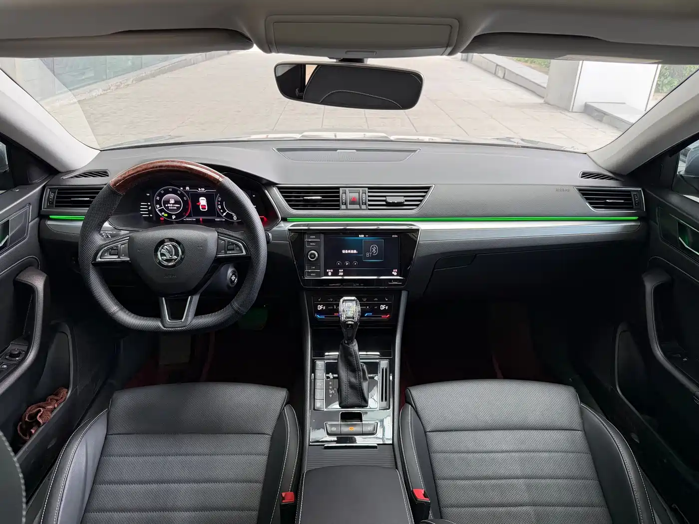 Škoda Superb 2019 Facelift TSI330 DSG Comfort фото 28