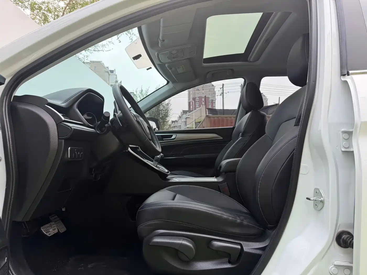 Haval M6 2023 PLUS 1.5T DCT Luxury Smart Connect фото 4
