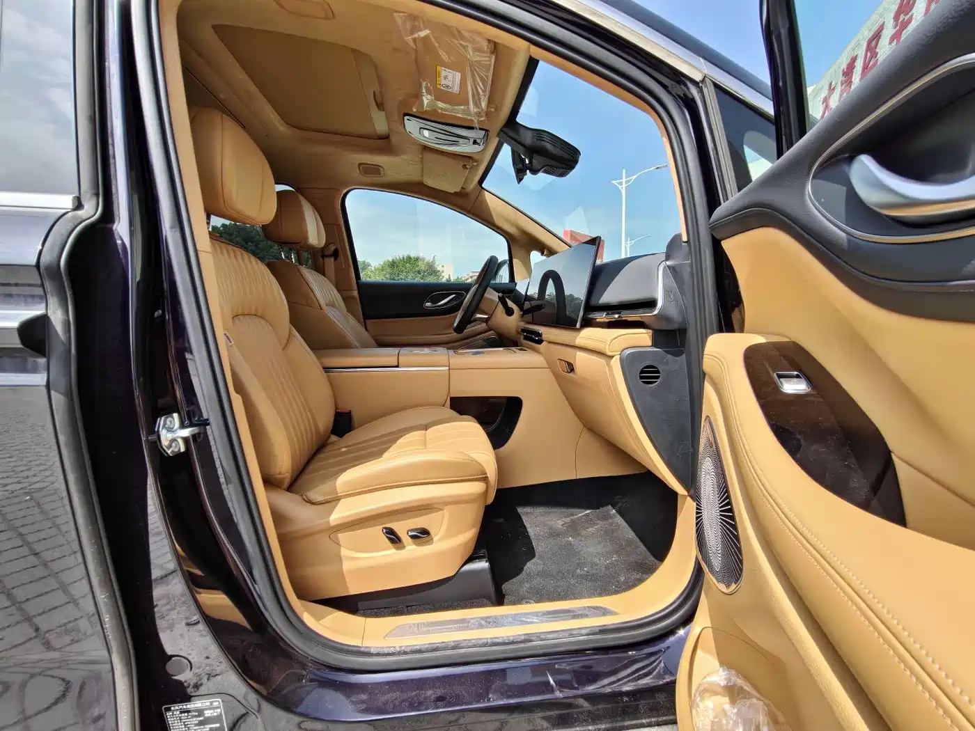Voyah Auto Voyah Dreamer 2025 PHEV AWD Flagship Kunpeng Edition фото 13