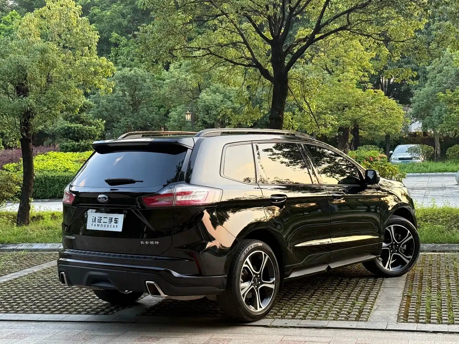 Фото 22 - Ford Edge