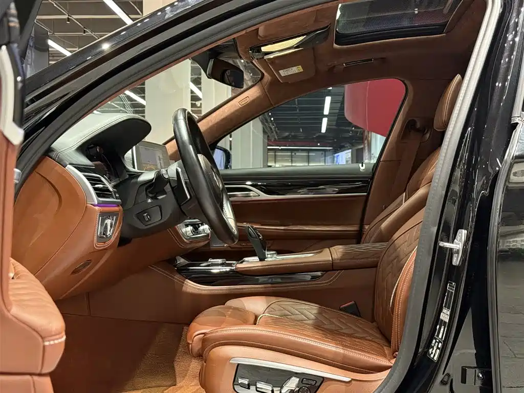 BMW 7 Series 2021 Model 740Li xDrive Executive M Sport Package фото 11