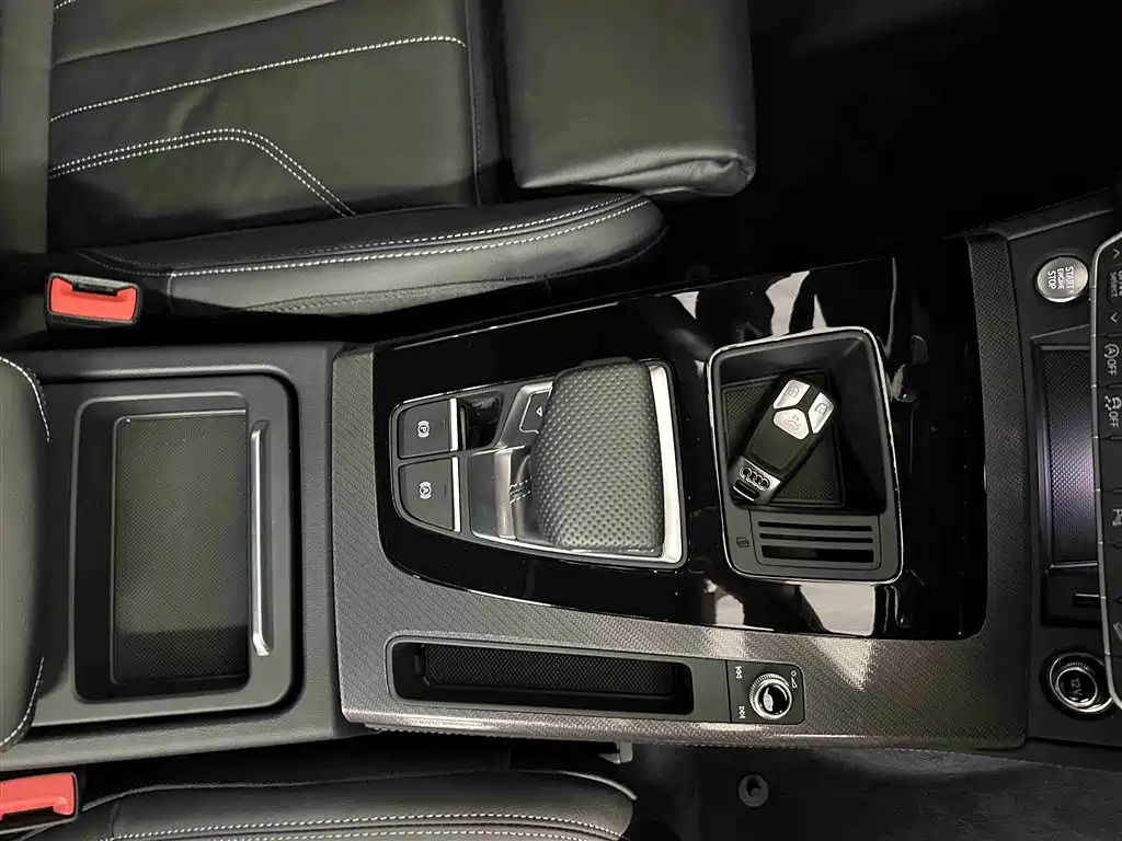 Audi Q5L 2024 Model 40 TFSI Luxury Dynamic фото 9