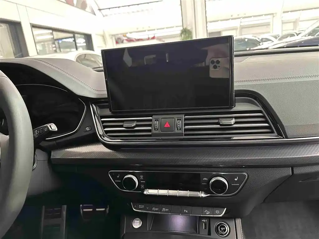 Audi Q5L 2024 Model 40 TFSI Luxury Dynamic фото 8