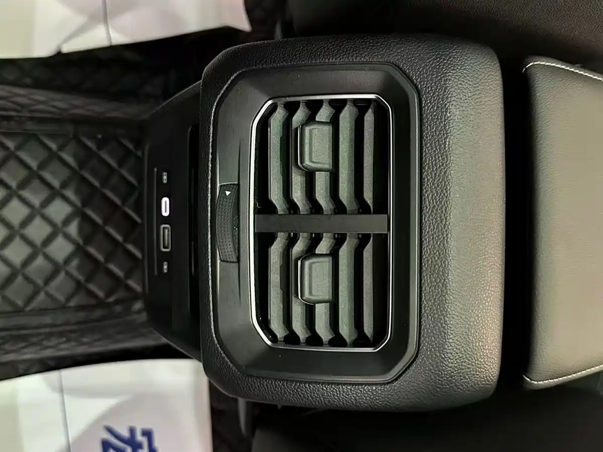 Volkswagen Tiguan L 2023 330TSI Auto 2WD R-Line Premium Edition фото 17