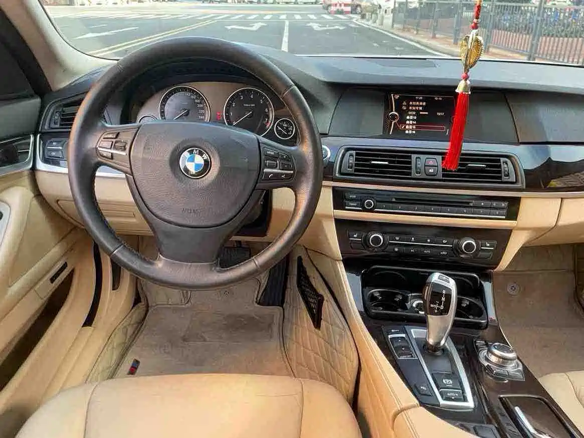 BMW 5 Series 2013 525Li Leadership фото 11