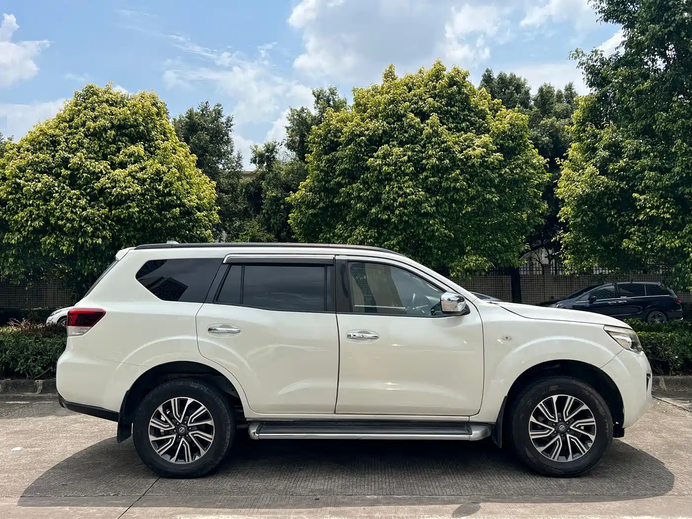 Nissan Terra 2019 2018 2.5L Automatic 2WD Luxury Edition