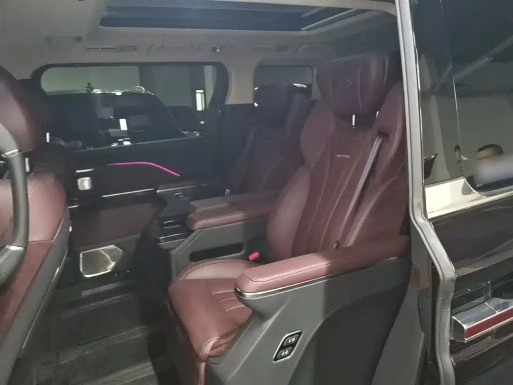 Hongqi HQ9 2023 2.0T Smart Connect Flag Smooth Edition фото 17