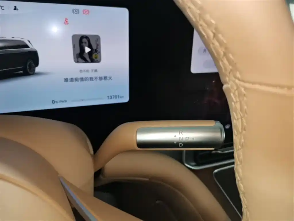 AITO Wenjie AITO M9 2025 Extended Range Ultra 52kWh 6-Seater фото 10