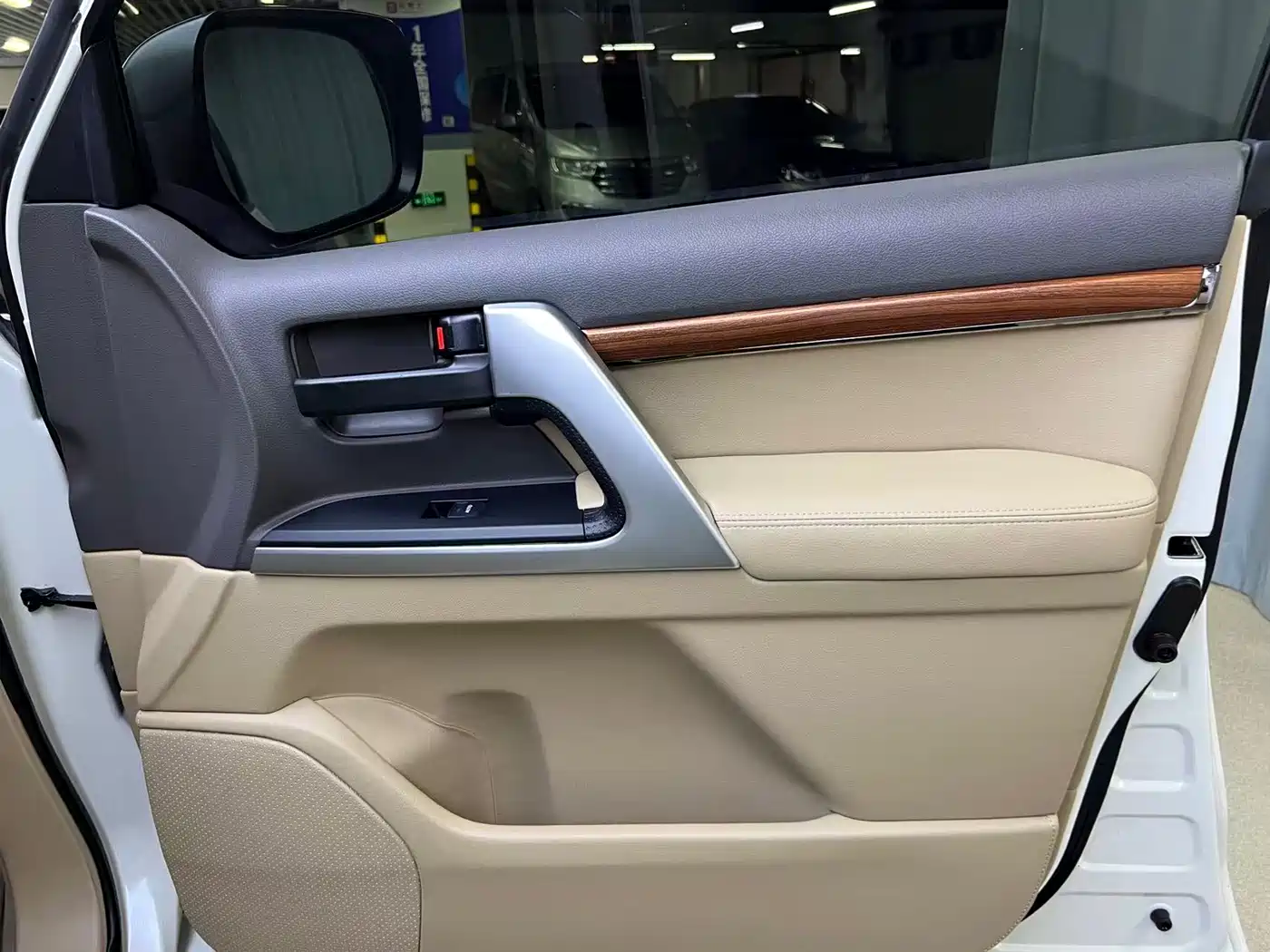 Toyota Land Cruiser (Import) 2015 2015 4.0L V6 Middle East Low Configuration Edition
