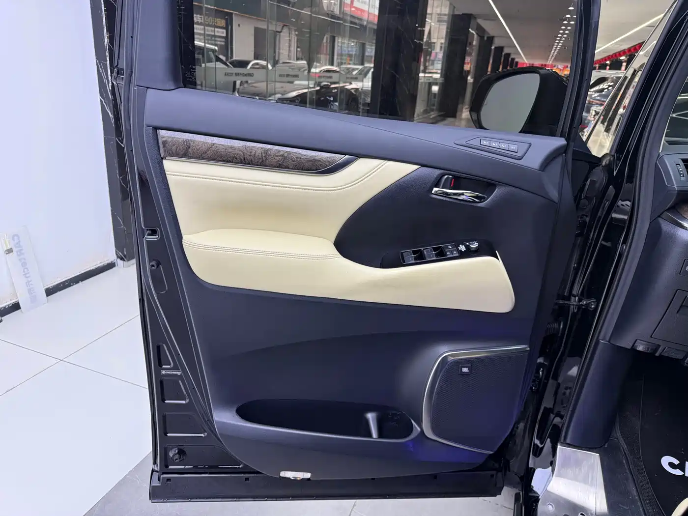 Toyota Vellfire 2023 Crown Hybrid 2.5L HV Premium фото 8