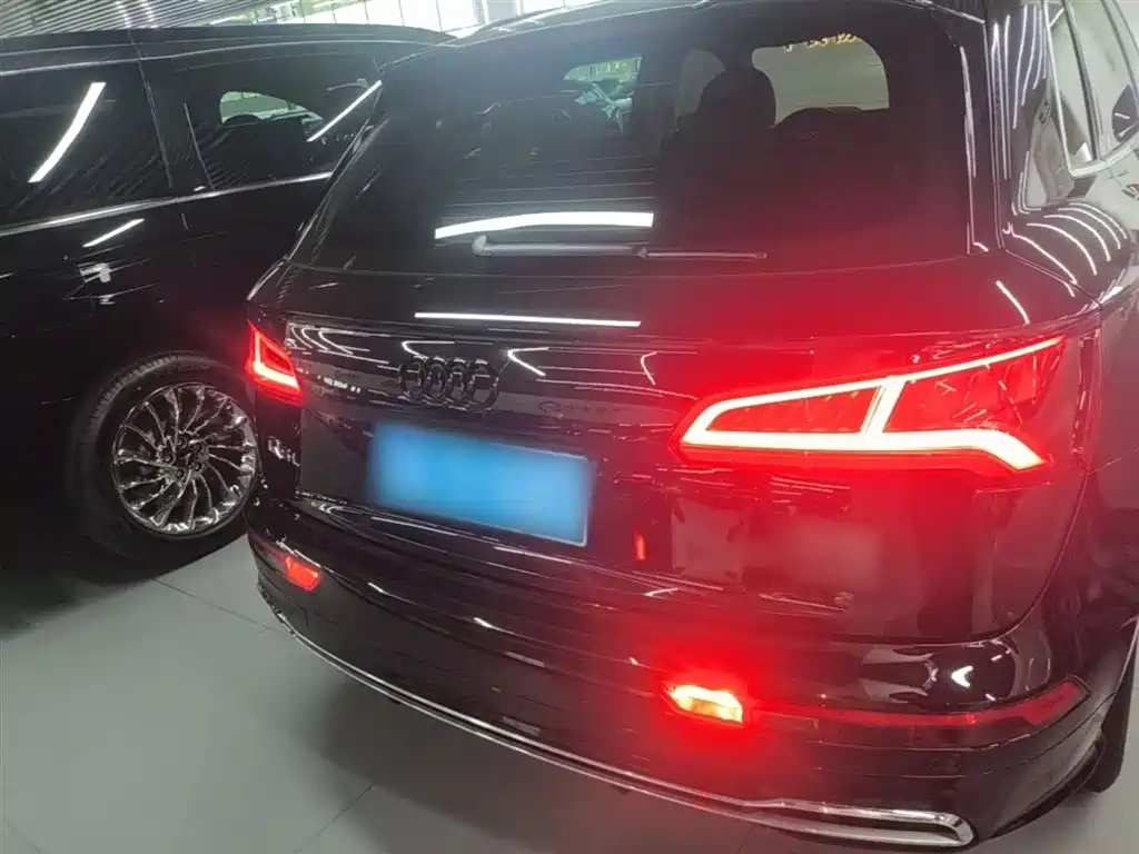 Audi Q5L 2020 Facelift 40 TFSI Honor Fashion фото 6