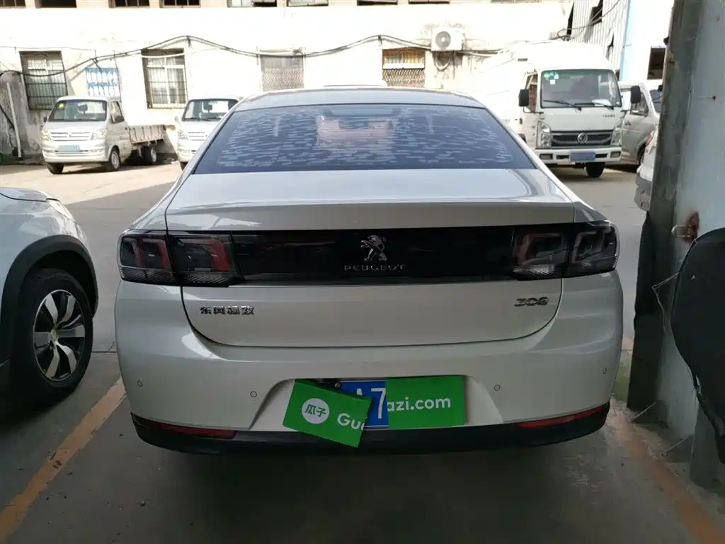 Peugeot 308 2016 1.6L Automatic Luxury фото 4