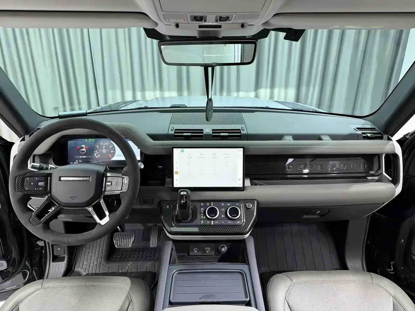 Land Rover Defender 2022 Model 90 3.0T P400 XS фото 7