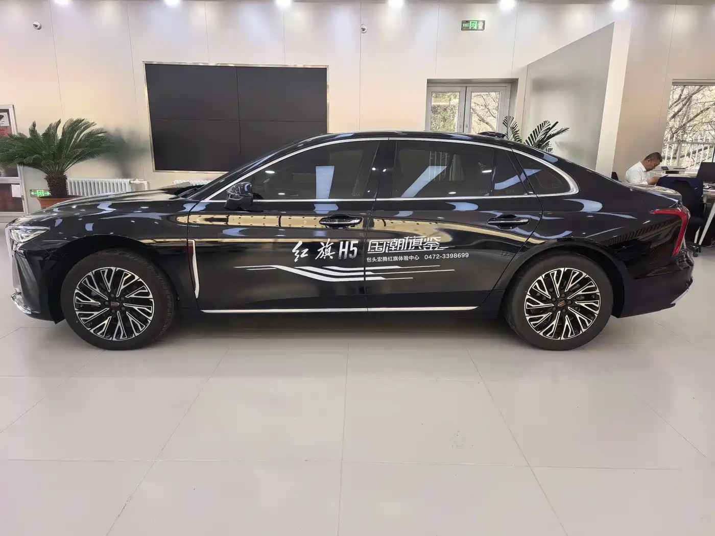 Hongqi H5 2025 2.0T Automatic Flag Celebration 500,000 Units Anniversary Edition фото 2