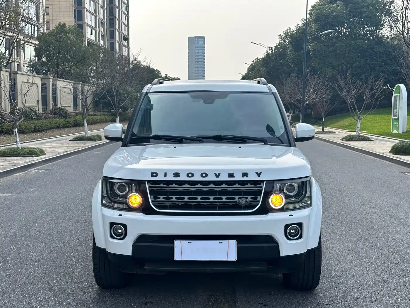 Land Rover Discovery 2015 3.0 SC V6 SE фото 2