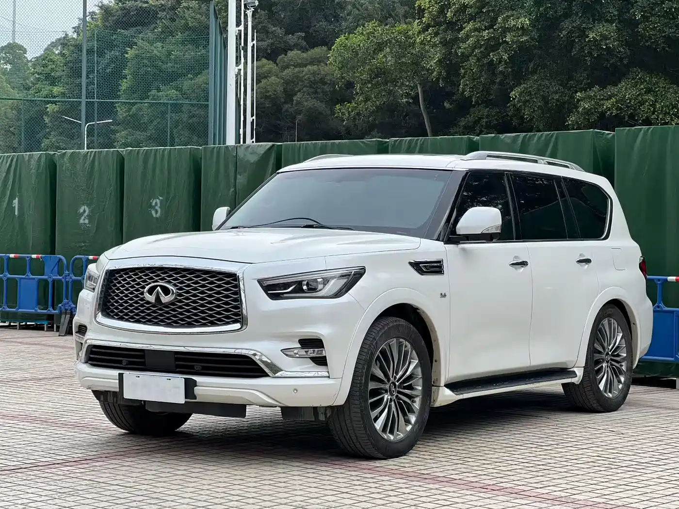 Infiniti QX80