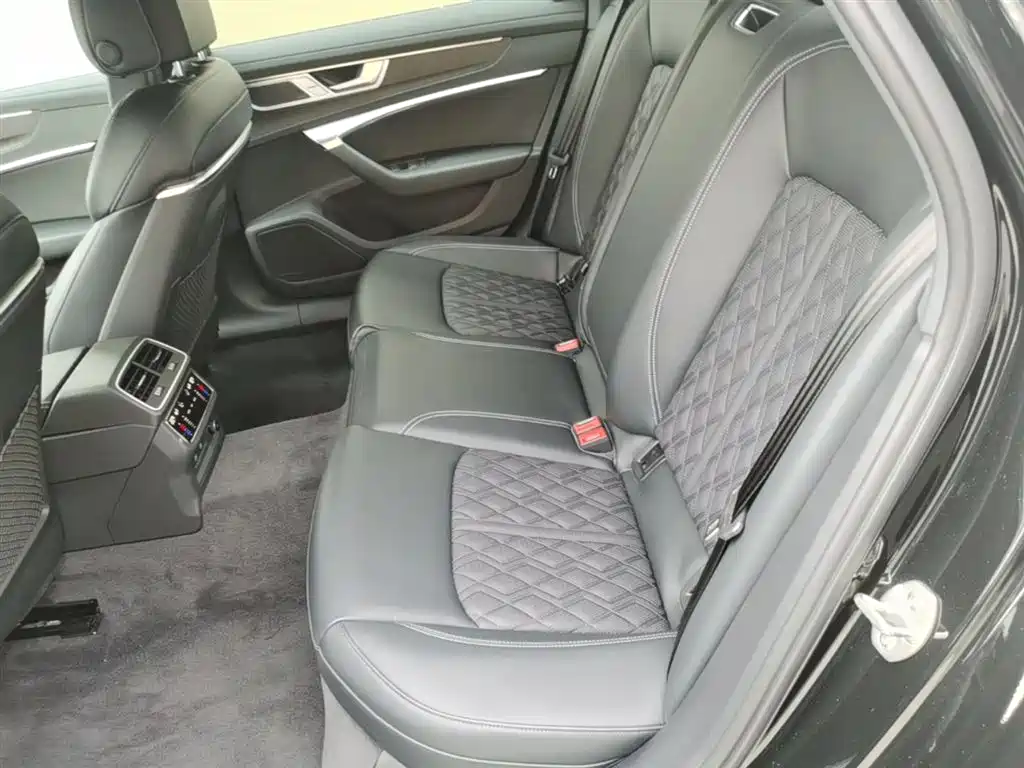 Audi A6L 2025 45 TFSI quattro Premium Sport фото 24