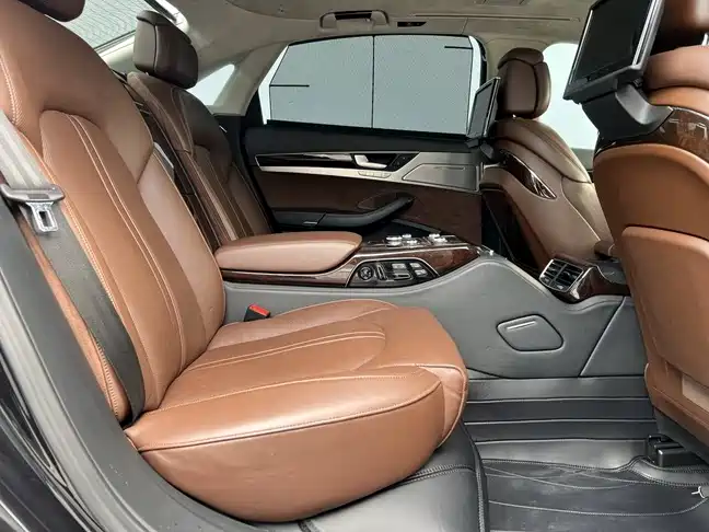 Фото 7 - Audi A8
