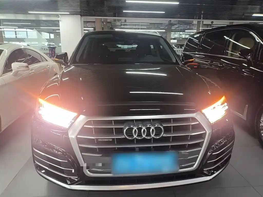 Audi Q5L 2020 Facelift 40 TFSI Honor Fashion фото 3