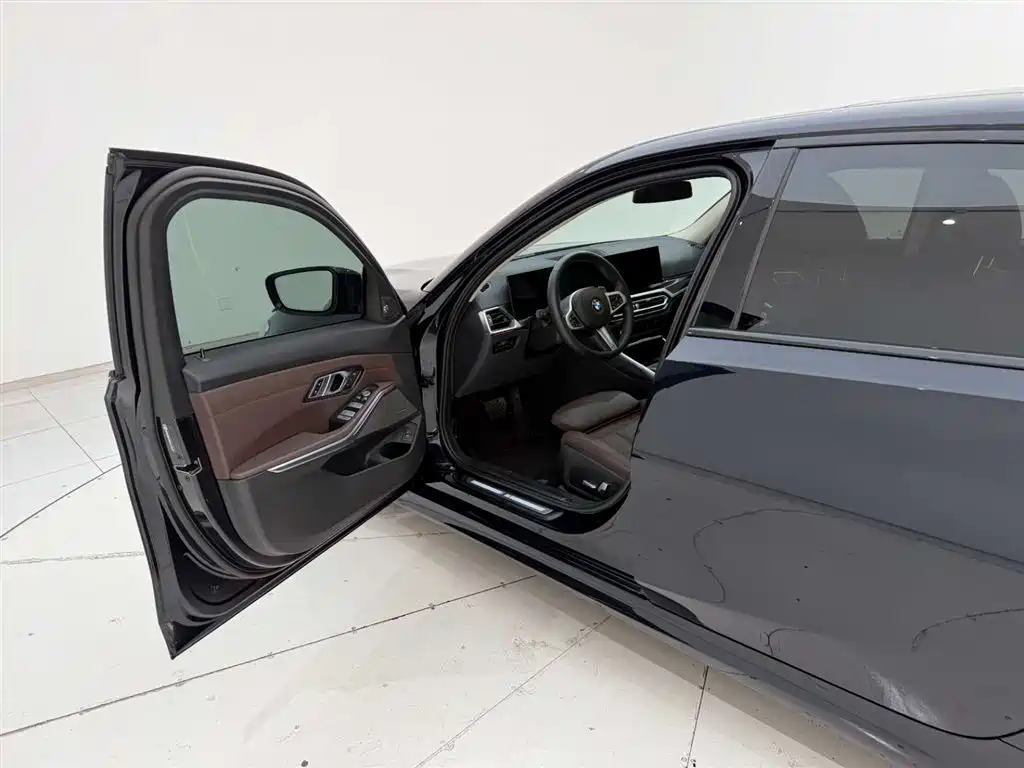 BMW 3 Series 2023 325Li M Sport Black Night Package фото 13