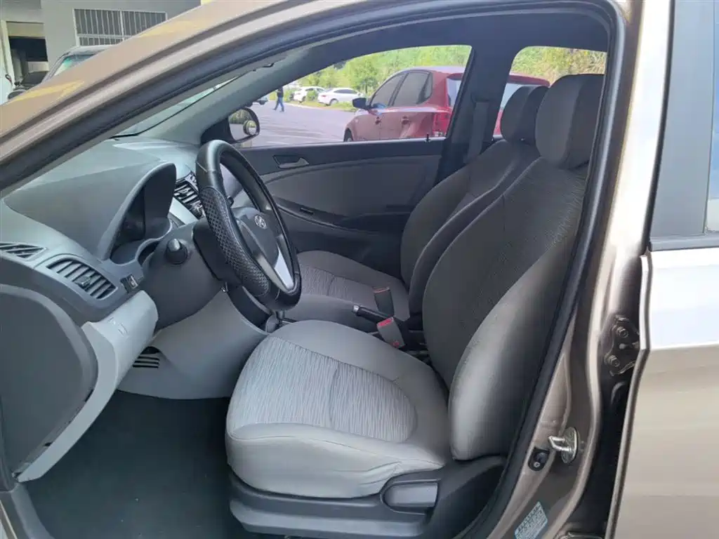 Hyundai Verna 2014 1.4L Automatic Smart GLS фото 15