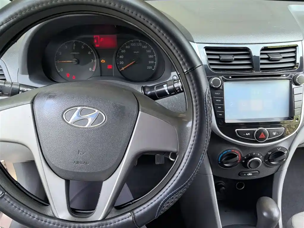 Hyundai Verna 2014 1.4L Automatic Smart GLS фото 10