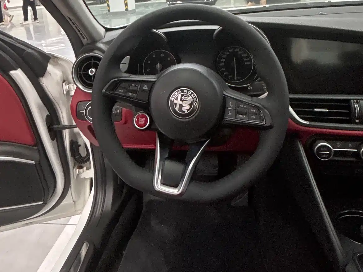 Alfa Romeo Giulia 2020 2020 2.0T 280HP Luxury Edition