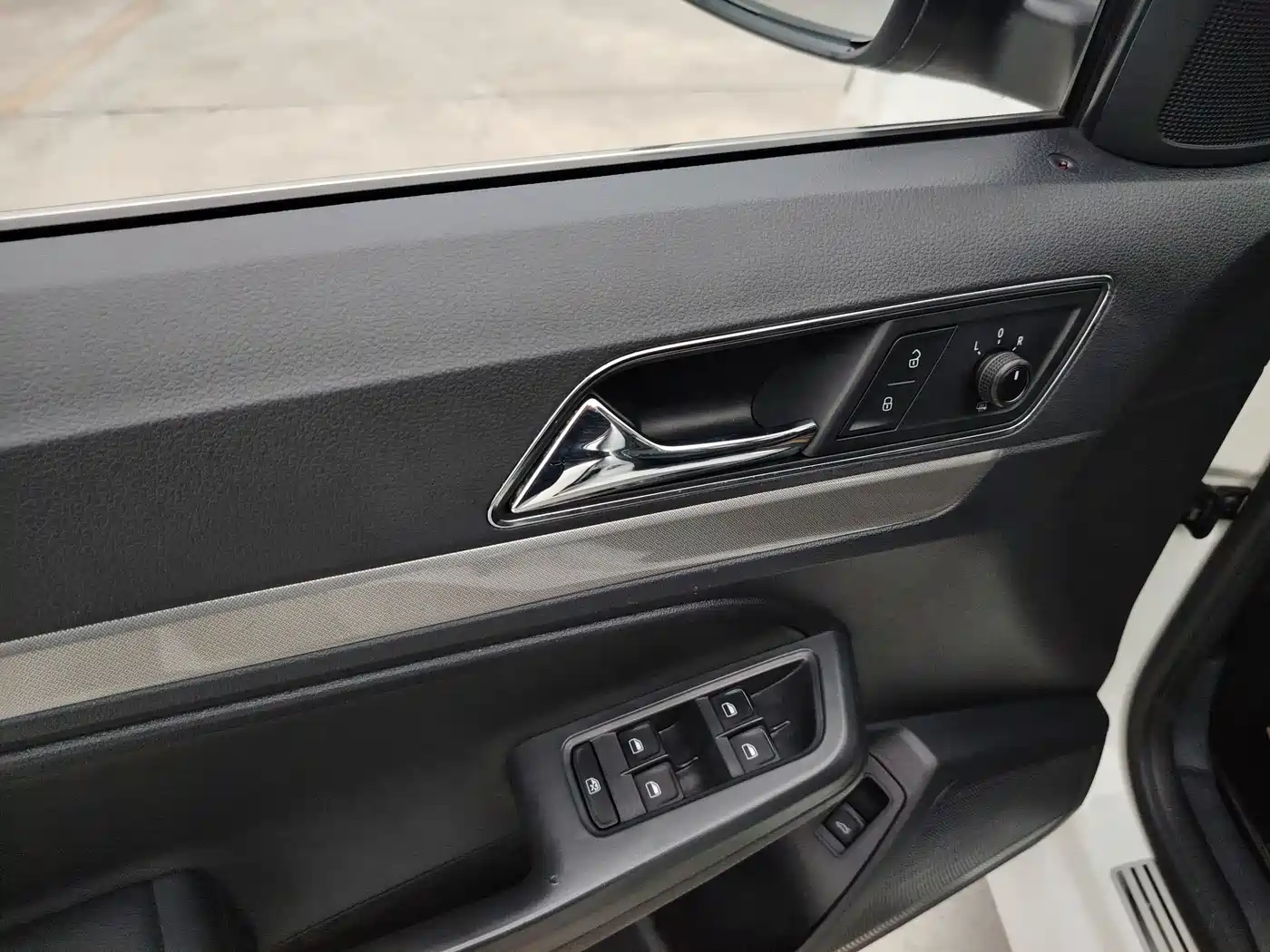 Volkswagen Lavida 2017 1.6L Automatic Comfort Edition фото 16