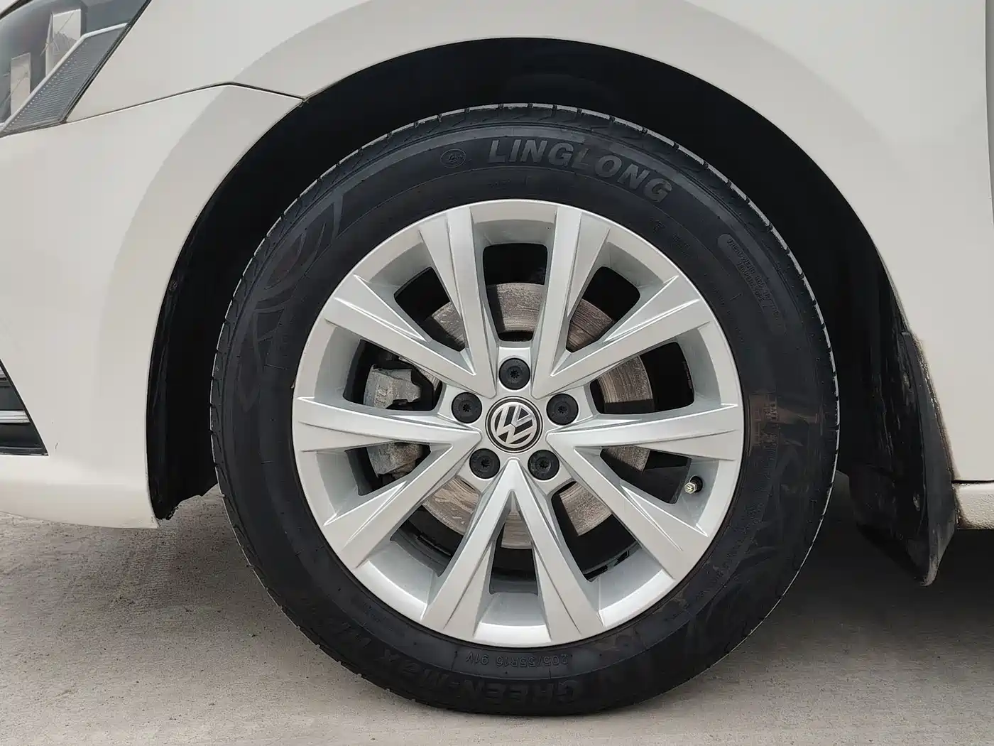 Volkswagen Lavida 2017 1.6L Automatic Comfort Edition фото 6