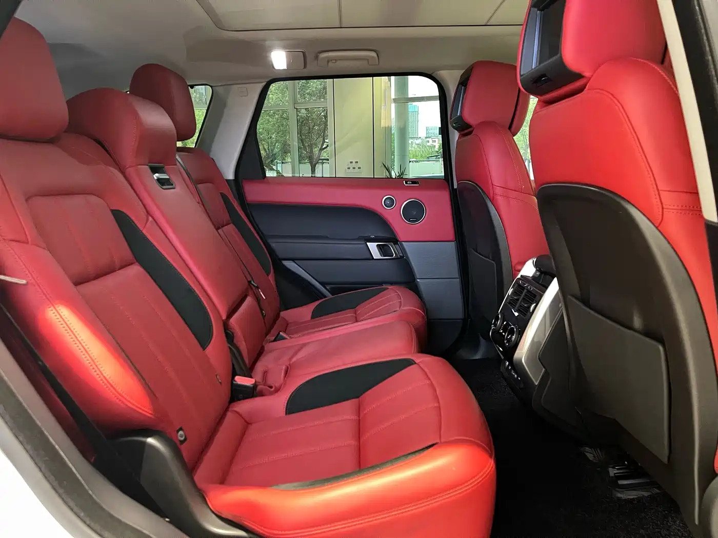 Land Rover Range Rover Sport 2022 3.0 L6 Gloss Black Edition фото 13