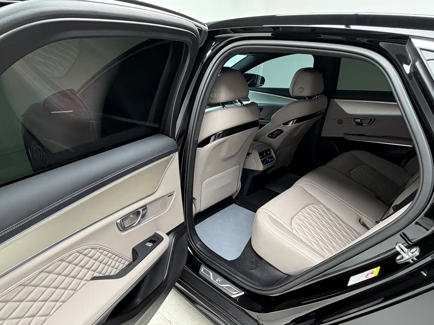 BYD Han 2024 DM-i Glory Edition 121KM Honor фото 14