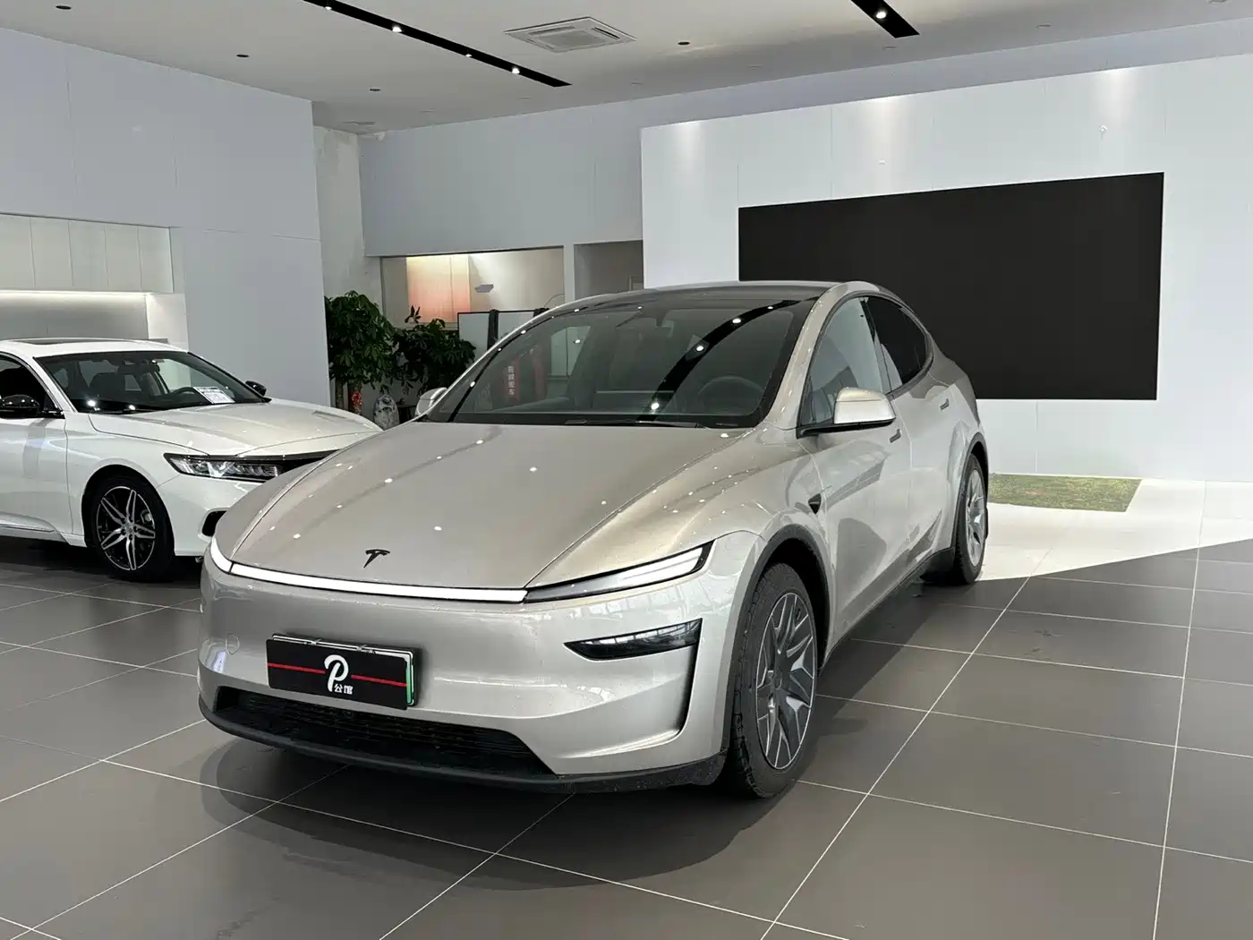 Tesla Model Y L 2025 2025 Facelift Long Range AWD