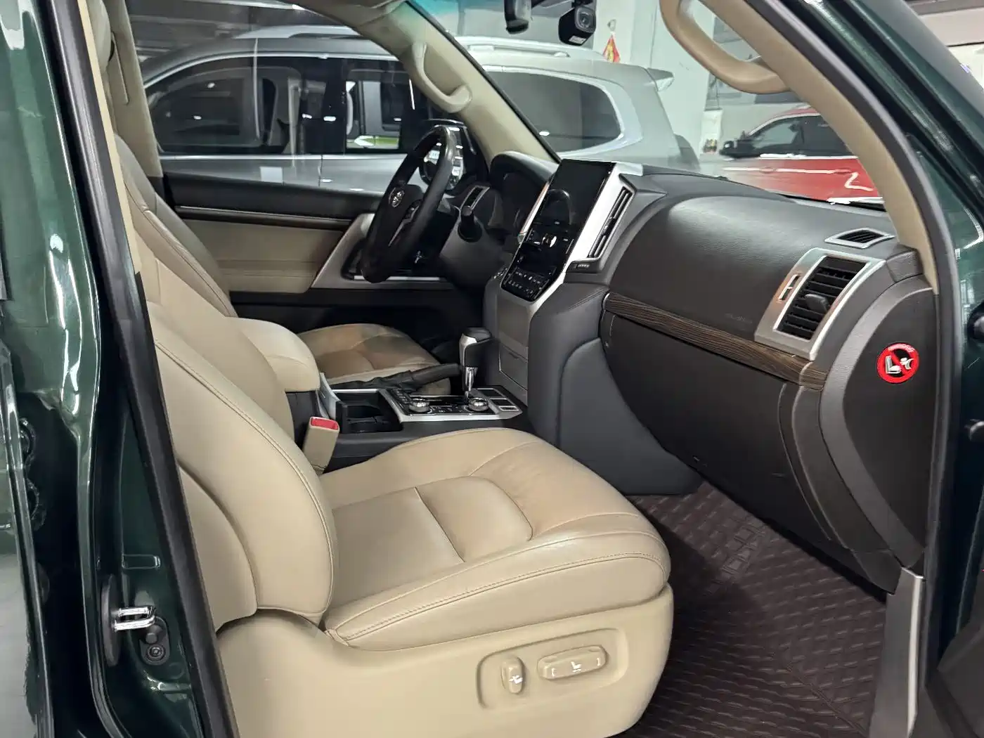 Toyota Land Cruiser 2010 Model 4.0L Automatic VX фото 19
