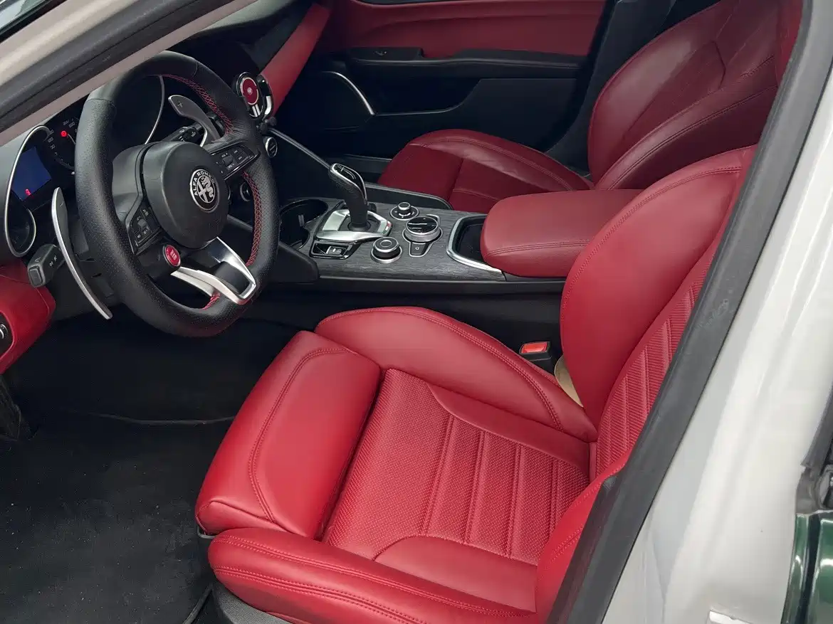 Alfa Romeo Giulia 2020 2020 2.0T 280HP Luxury Edition