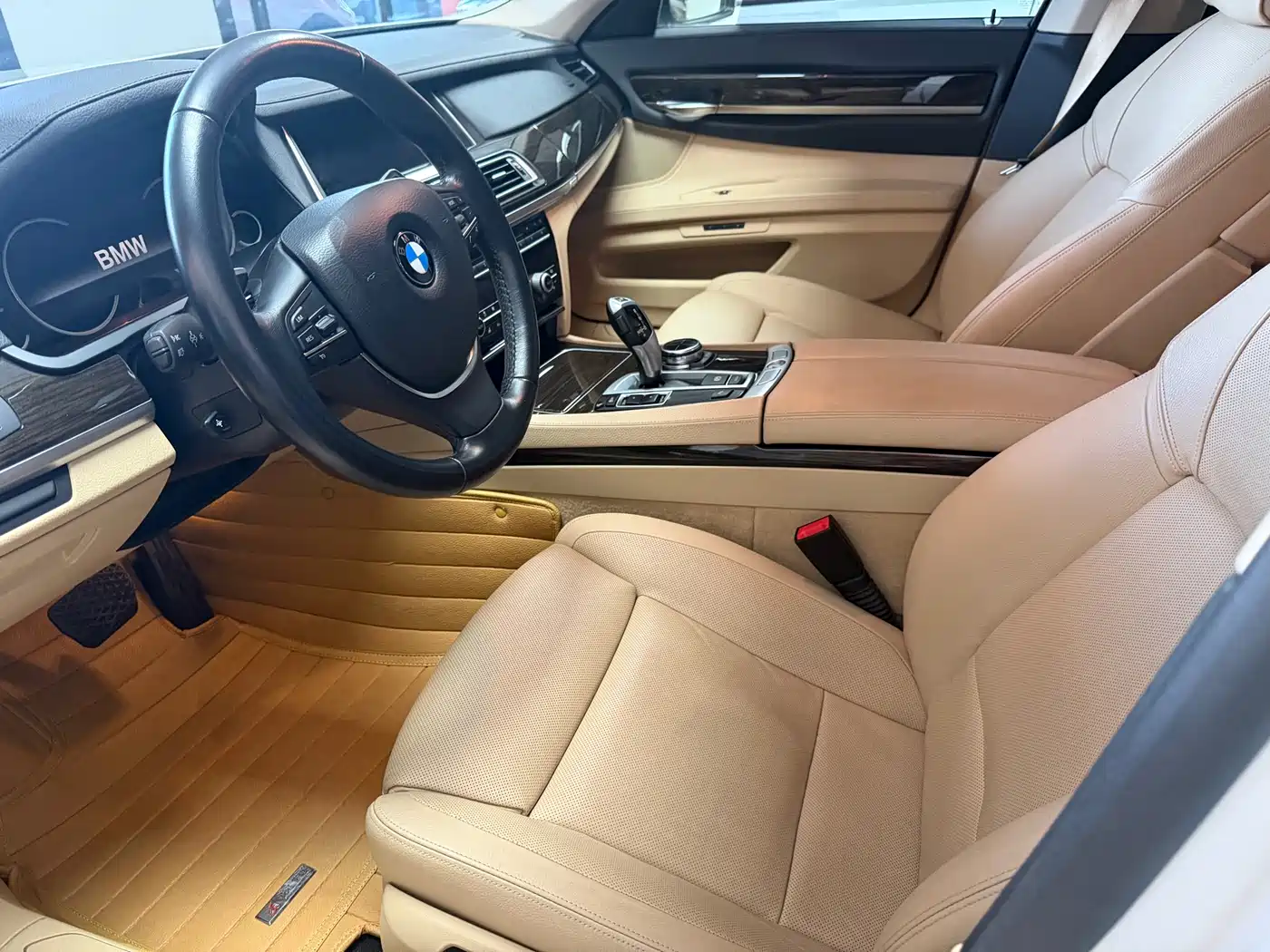 BMW 7 Series 2013 Model 740Li Leading фото 9