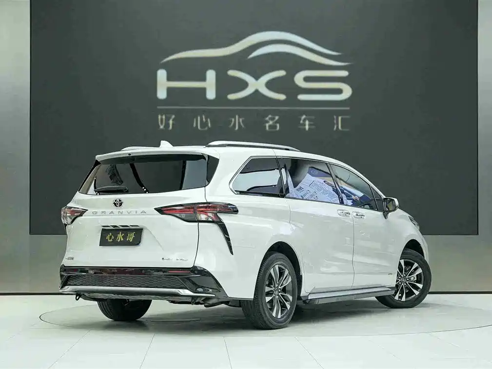 Toyota Granvia 2024 2.5L Hybrid Premium PLUS 4WD Edition фото 4