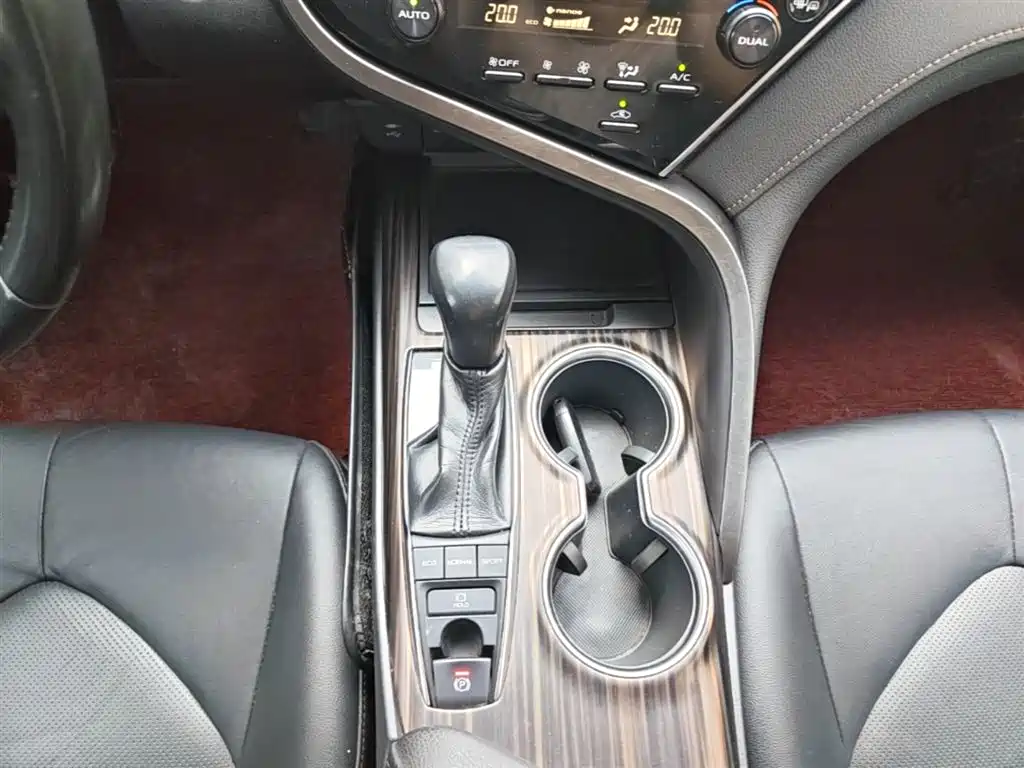 Toyota Camry 2018 2.5G Luxury Edition фото 14